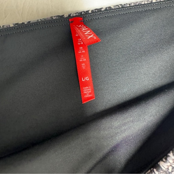 Spanx faux leather snake shine leggings size L nwt - Picture 4 of 8